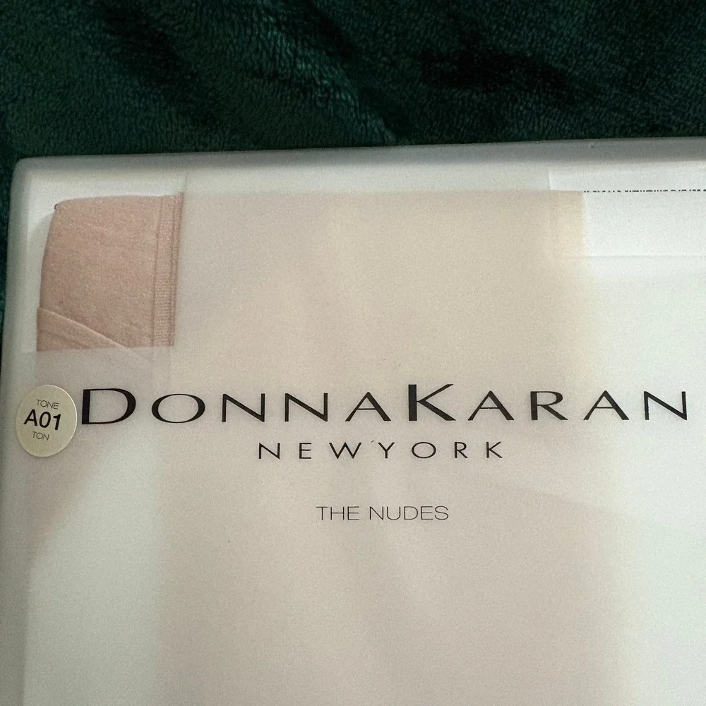 Donna Karan New York The Nudes Hosiery Tone A01 Sheer Tights Medium New